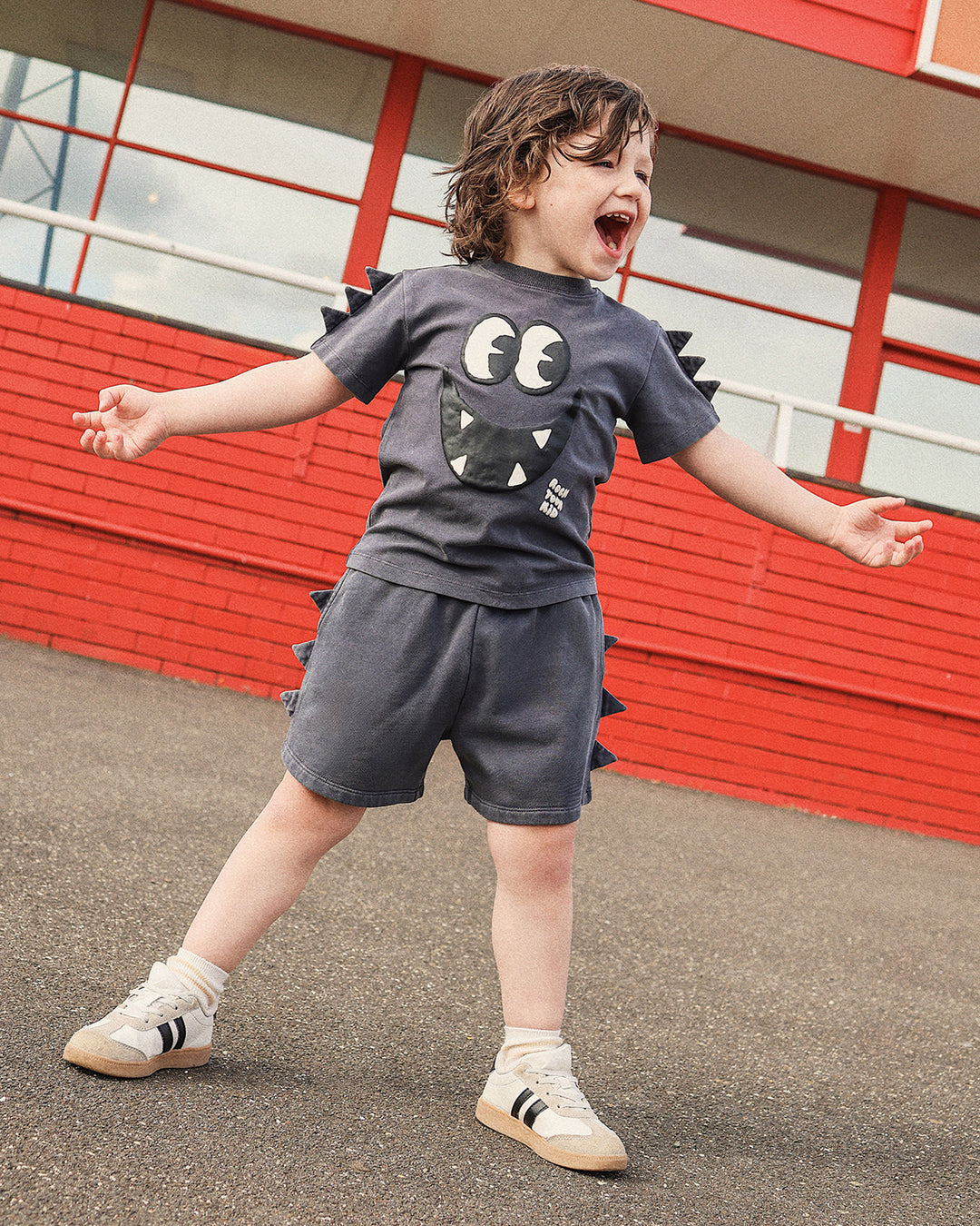 LENNY SHORT IN CHARCOAL GREY
