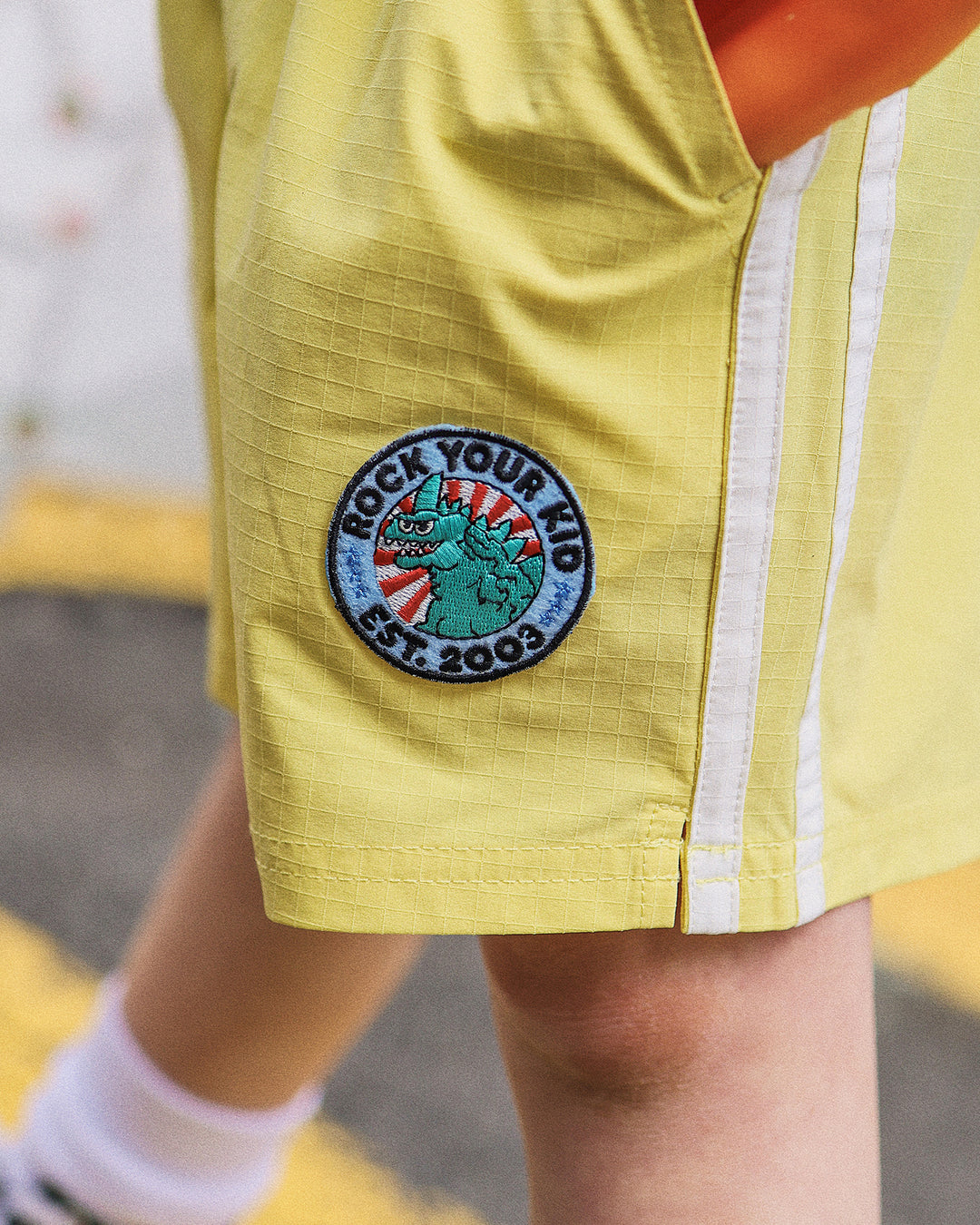 MAX SHORT IN YELLOW