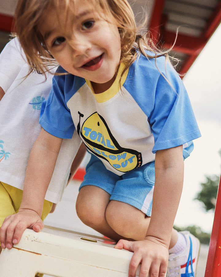 LEO RAGLAN TEE IN COASTAL BLUE