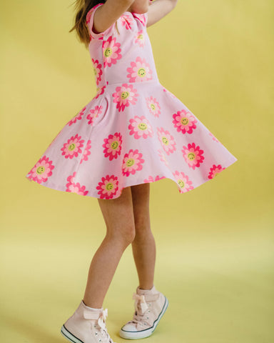 DAISY SMILE SHORT SLEEVE WAISTED DRESS
