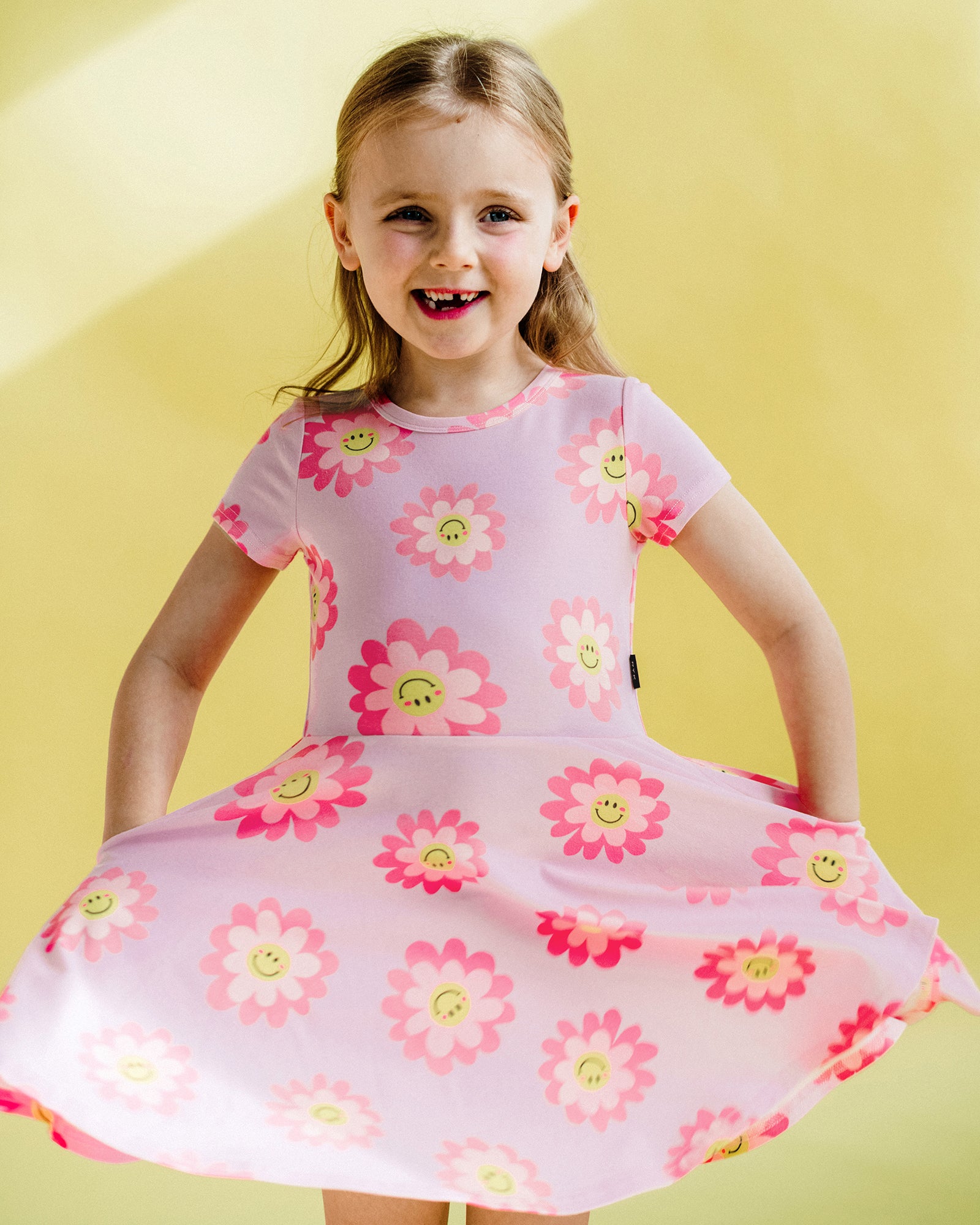 DAISY SMILE SHORT SLEEVE WAISTED DRESS