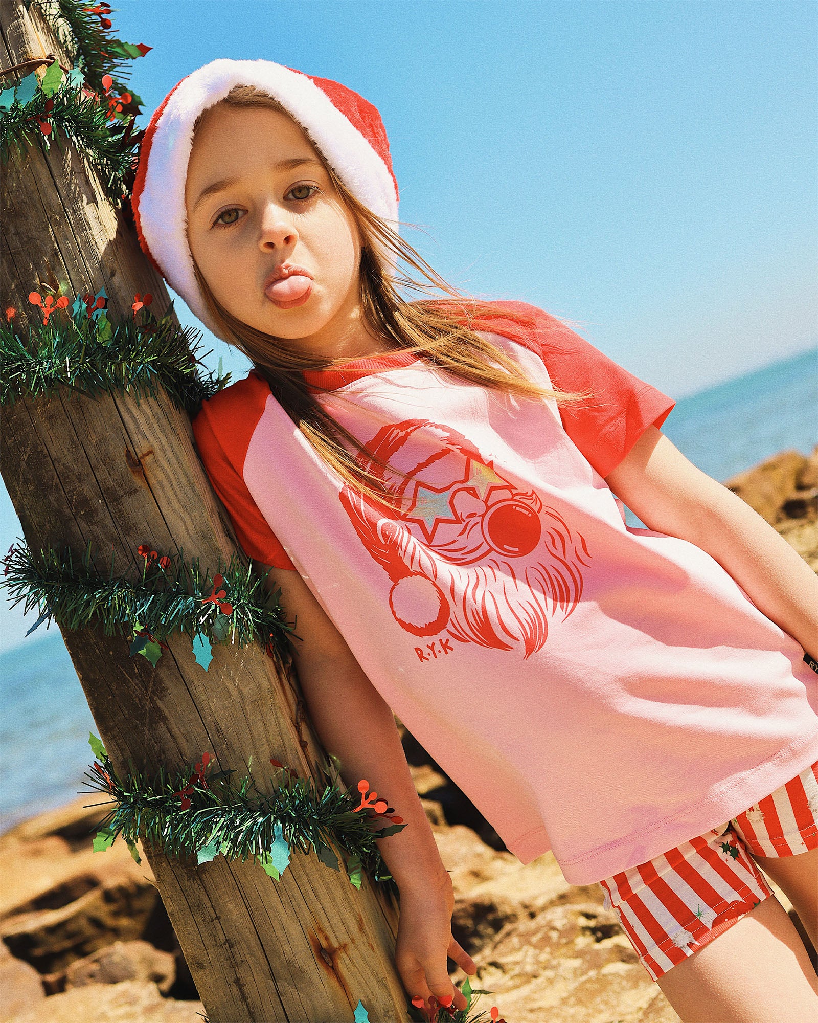 BUBBLEGUM SANTA KYLIE RAGLAN T-SHIRT