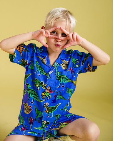 DINO POP SHORT SLEEVE SHIRT IN BLUE